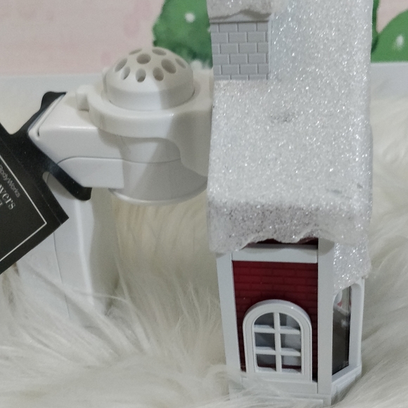 Bath body works Santa workshop plugs - Picture 3 of 3